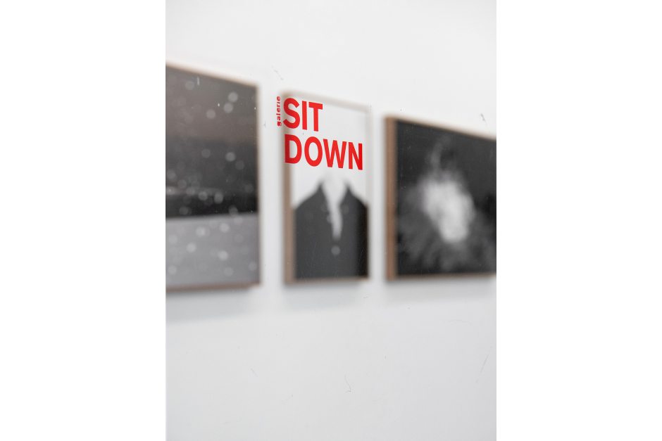 Chambre 207 - Sit Down 08